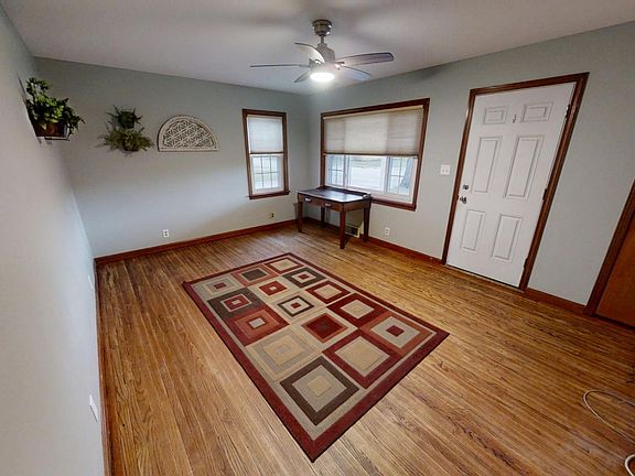 4th image of 302 N Smith St