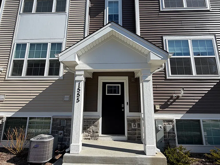 1555 Sequoia Way — Photo 1