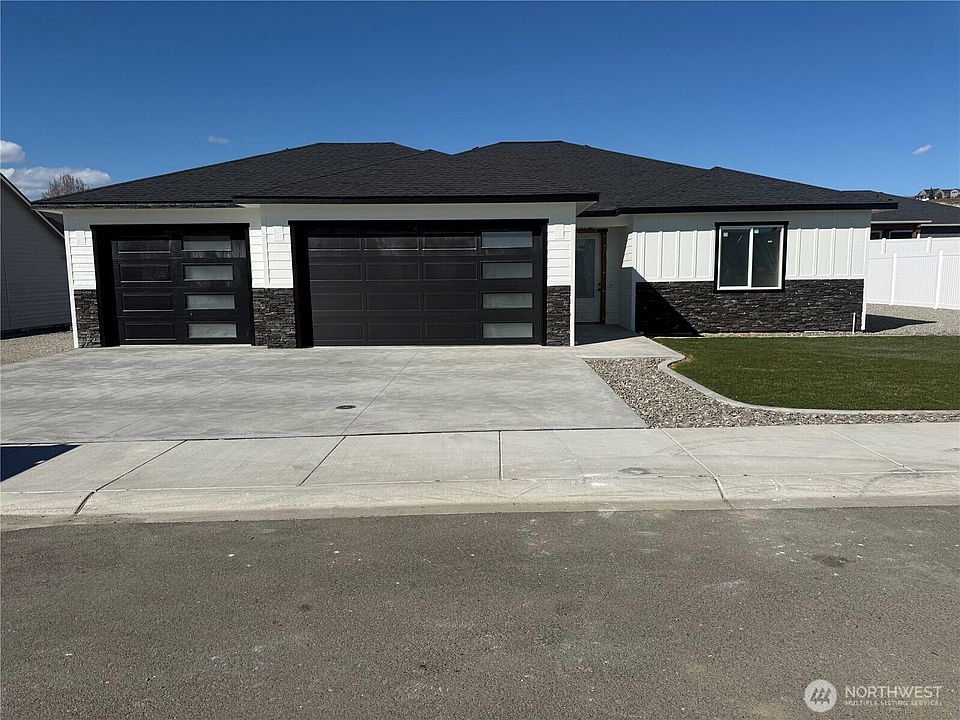 2nd image of 881 NE Conner Court