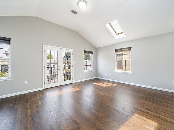 2nd image of 271.5 Grant Ave Floor 2