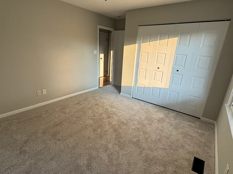 816 Moffat Ln — Photo 7