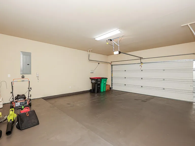 21911 Avalon Queen Dr — Photo 18
