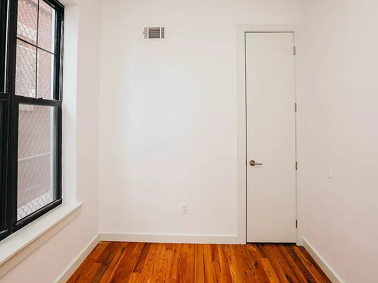 330 Harman St #1L — Photo 8
