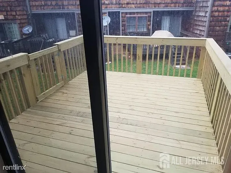804 Maple Hill Dr — Photo 23