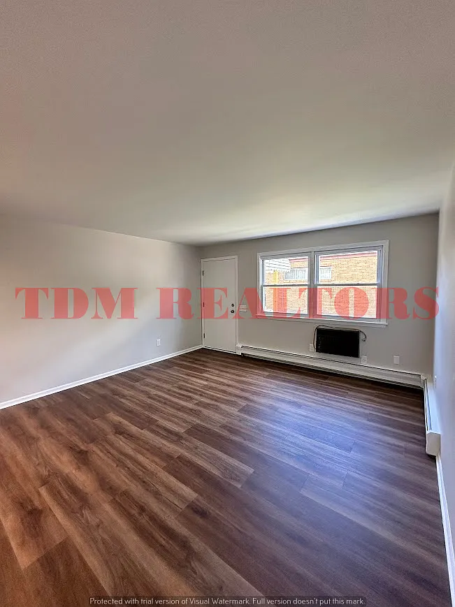 Building Photo - 302 E Clinton St #3