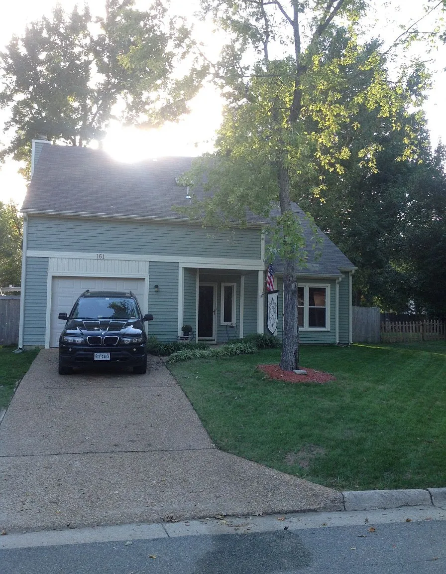 4 bed, 2.5 bath, 1960 sqft, $2,650 — Photo 1