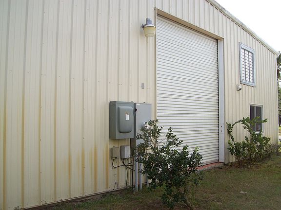 4th image of 2525 N Woodland Blvd