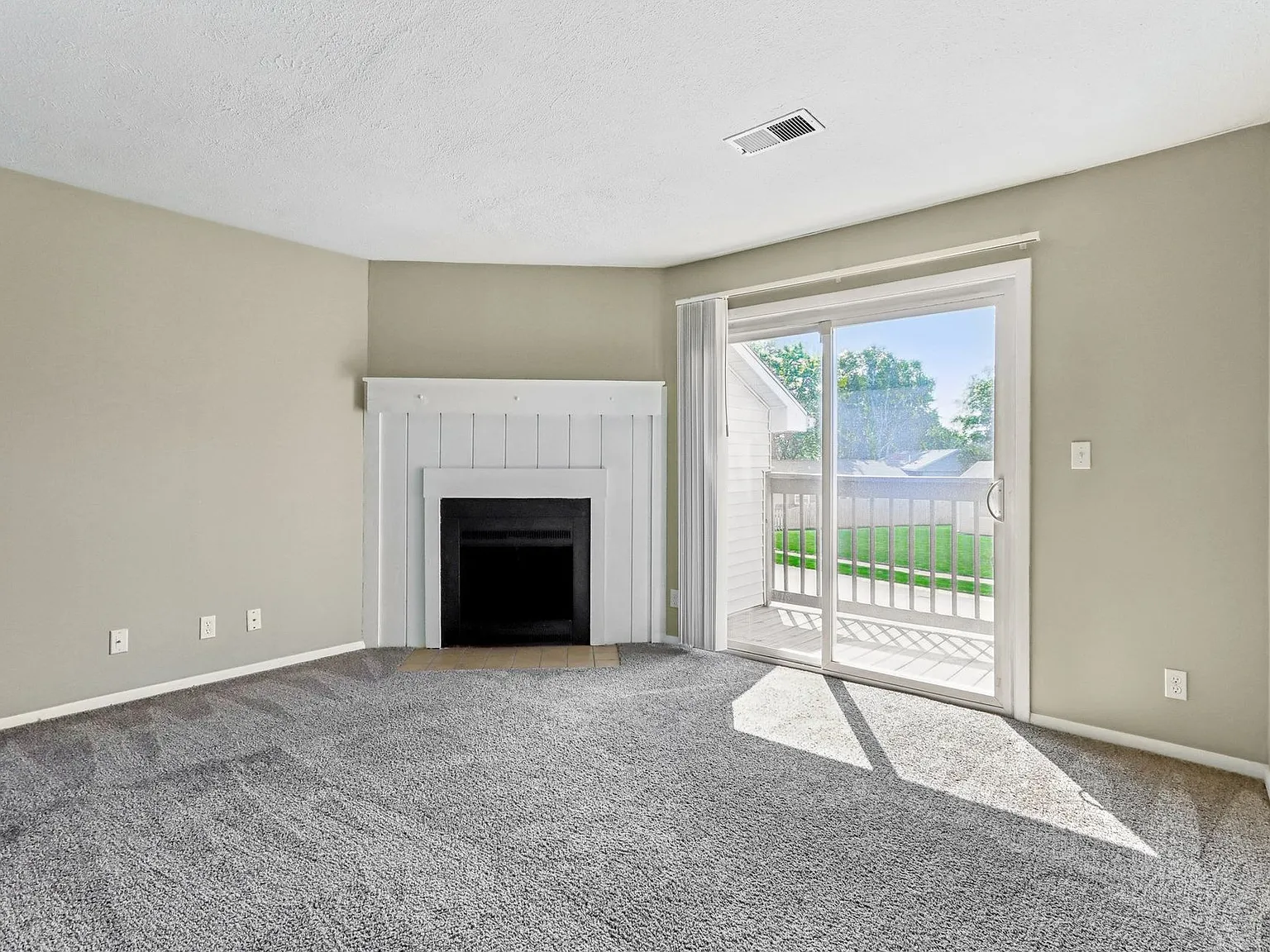 410 - WINDING BROOK APARTMENTS — Photo 2