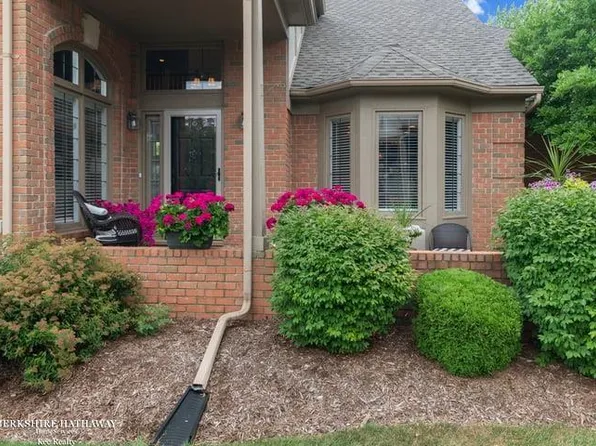 54920 Hennington Ct, Shelby Township, MI 48316