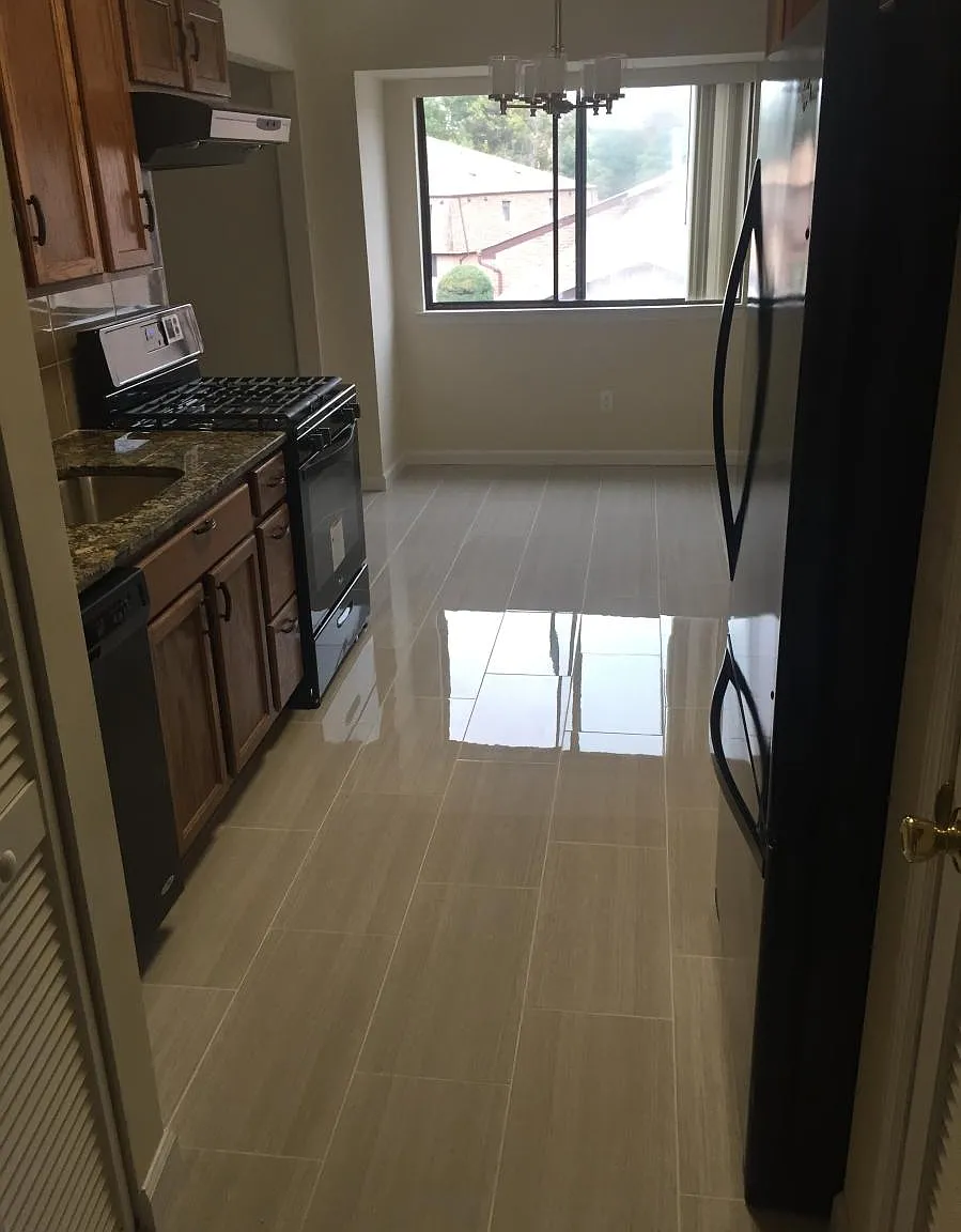 911 Edison Glen Terrace — Photo 3