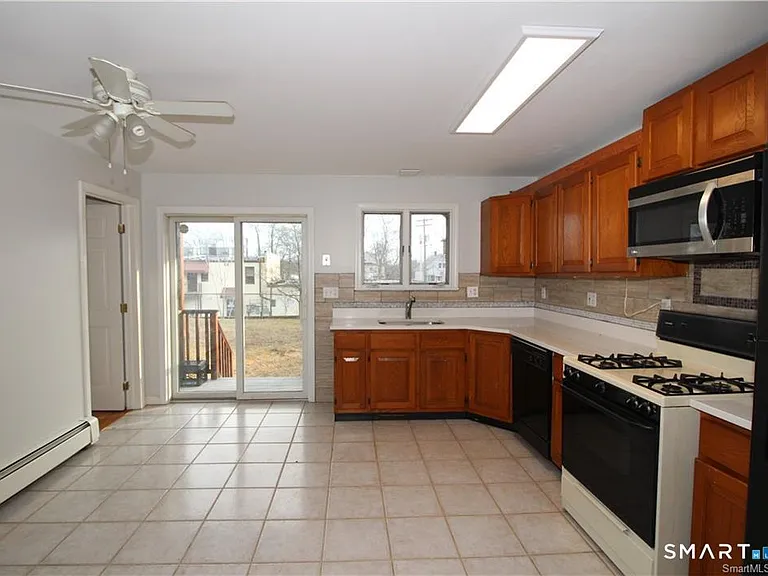 135 Ridgeley Ave — Photo 3