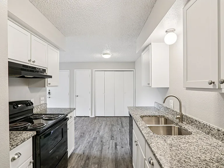 A1 - 1BD, 1BA - 707SF - Kitchen/Dining Room