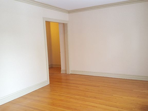 3rd image of 908 S Lombard Ave #2