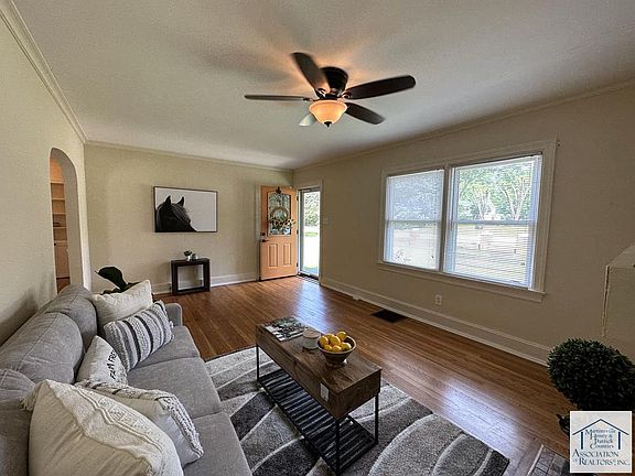 5th image of 469 Woodlawn Dr