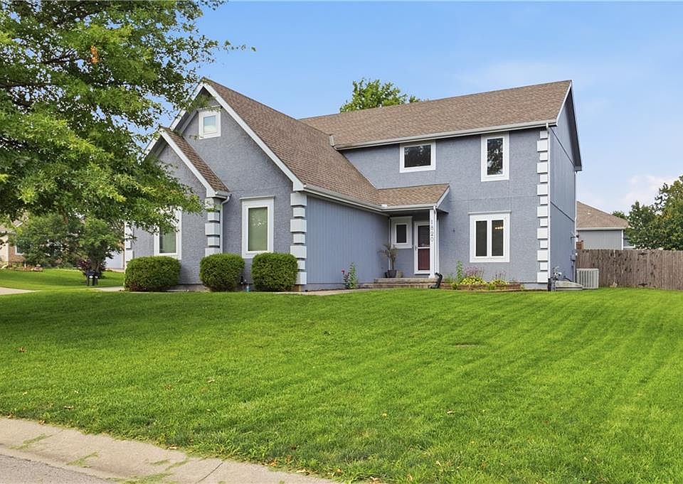1st image of 1820 N 160th St