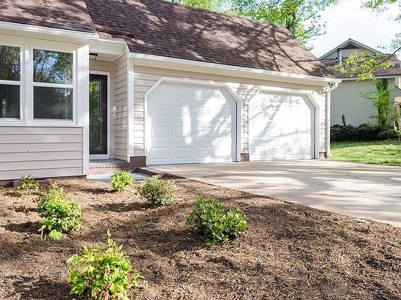 4th image of 3016 Southampton Cir