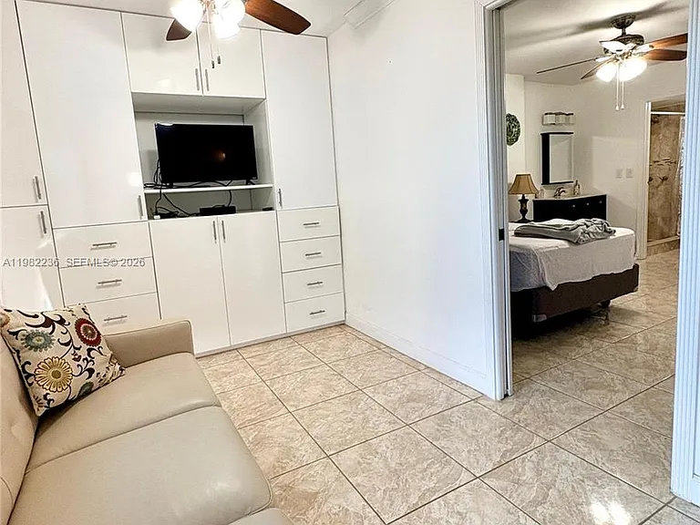 20500 W Country Club Dr #410 — Photo 7