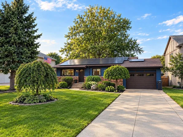 39245 Lakeshore Dr, Harrison Township, MI 48045