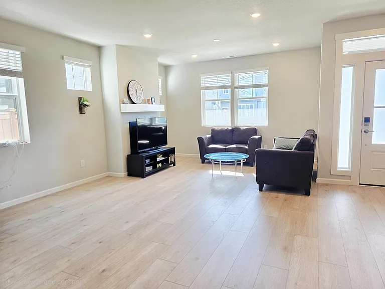 3702 SE 83rd Ave — Photo 2