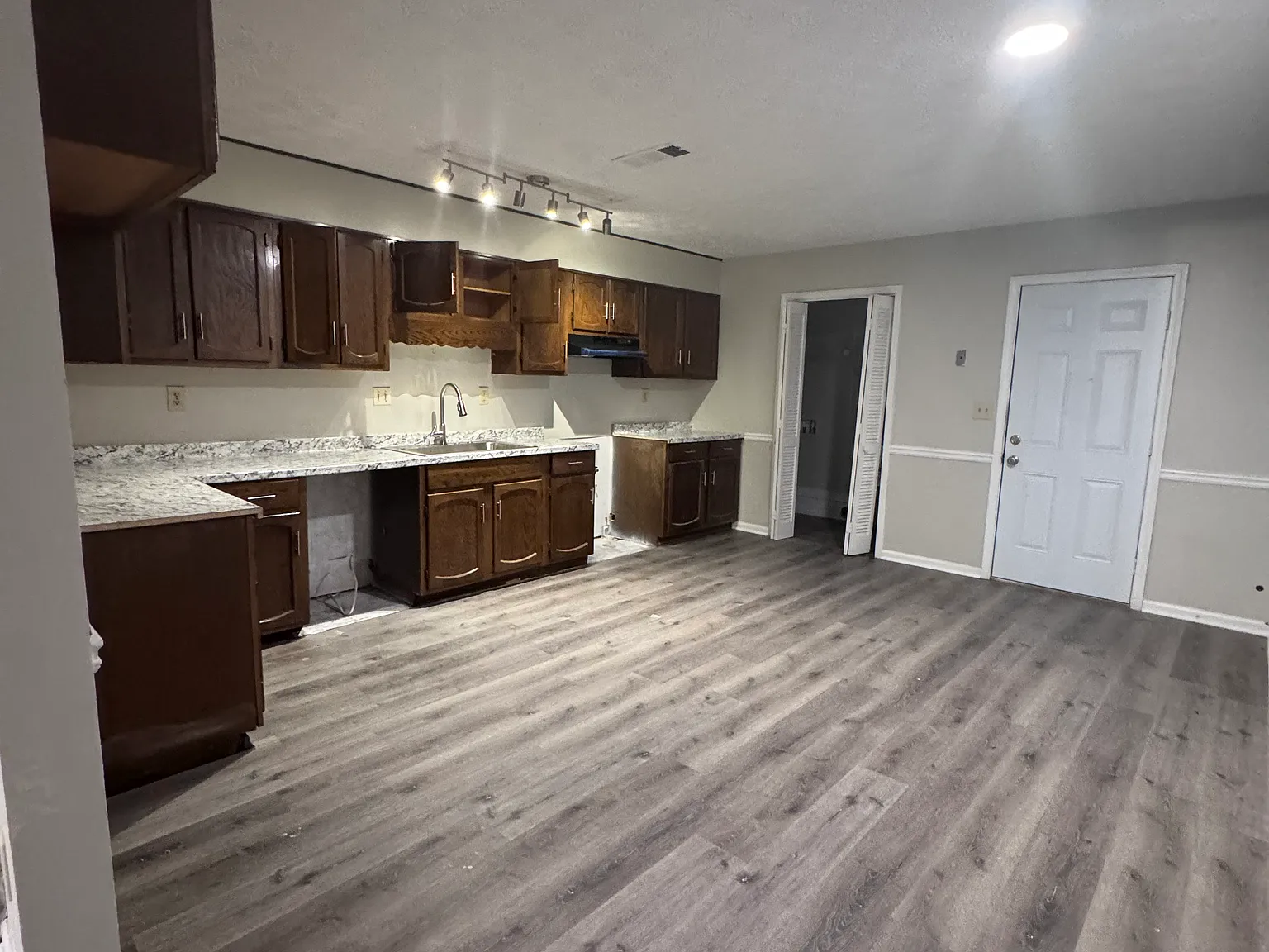 3 bed, 1460 sqft, $1,700 — Photo 2