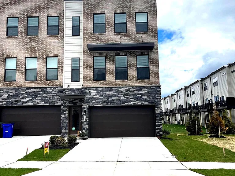 462 Tiller St — Photo 1