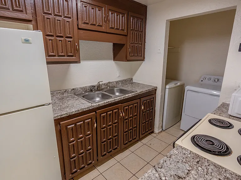 6528 W Windsor Ave — Photo 5