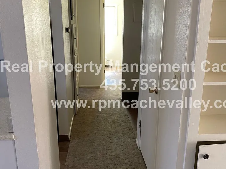 271 Riverbend Rd — Photo 3