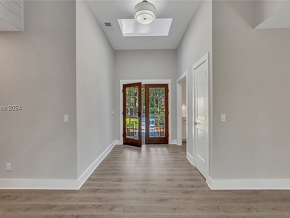 4th image of 8 Pineland Rd