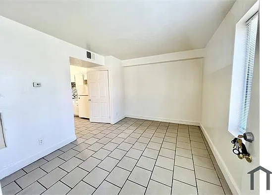 21 College Ct — Photo 5