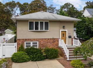 2081 Abbot Ave, Merrick, NY 11566