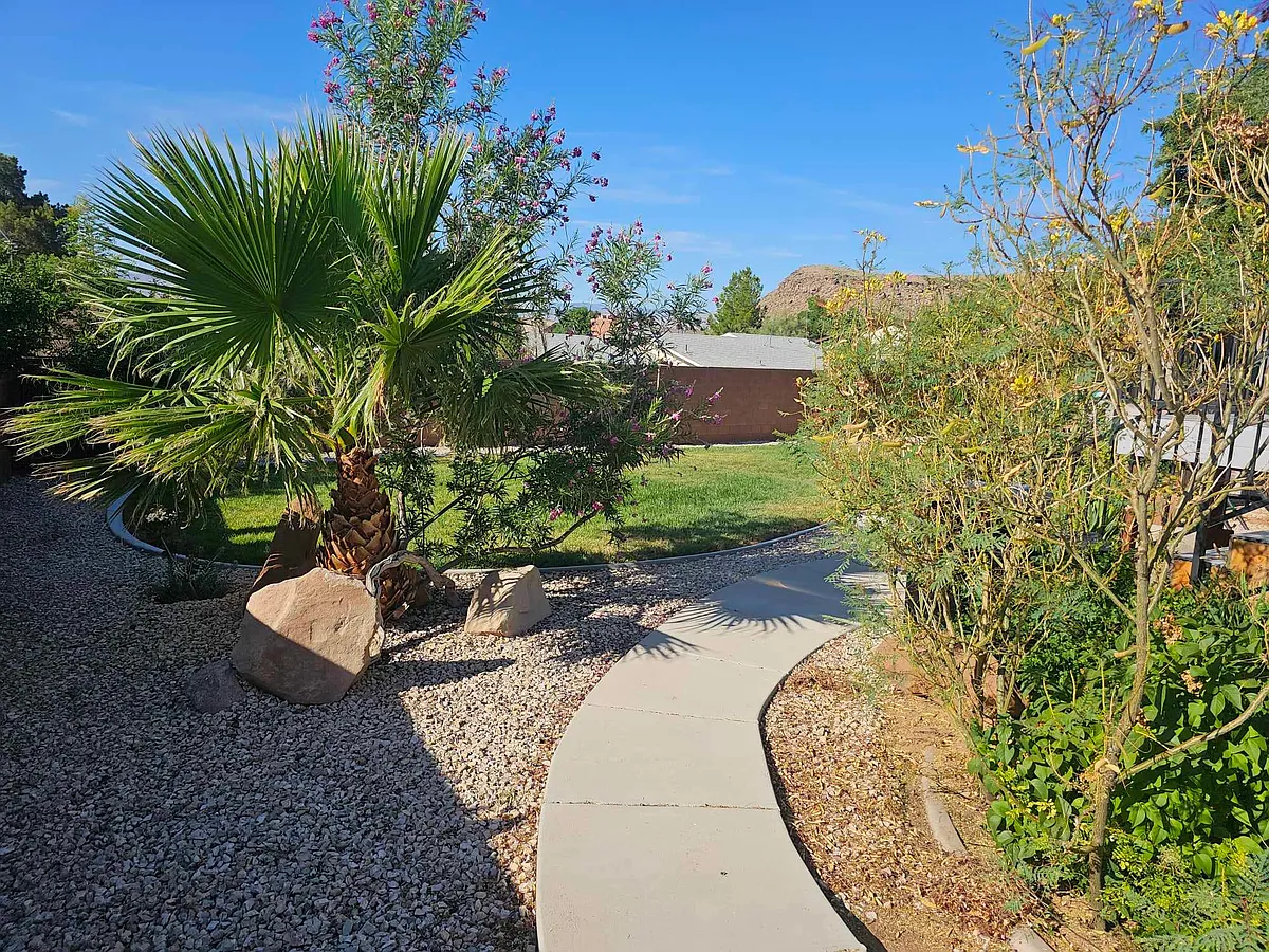 Building Photo - 1189 W Escalante Dr #2