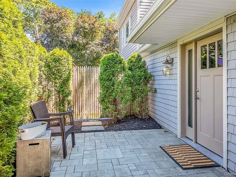 29 Aspen Rd — Photo 2