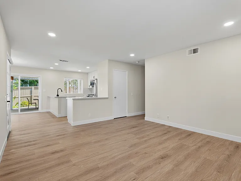 155 Rockwood — Photo 10