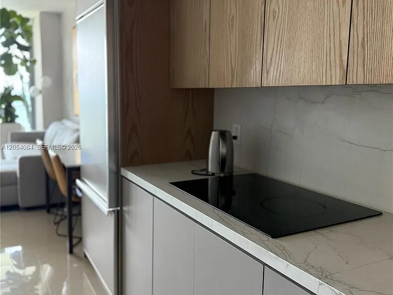 460 NE 28th St #803 — Photo 24