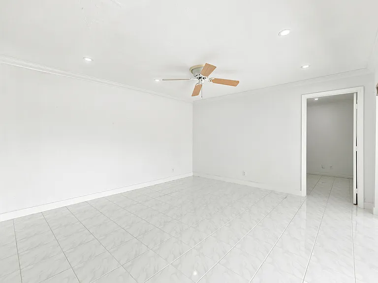 126 West Ct — Photo 11