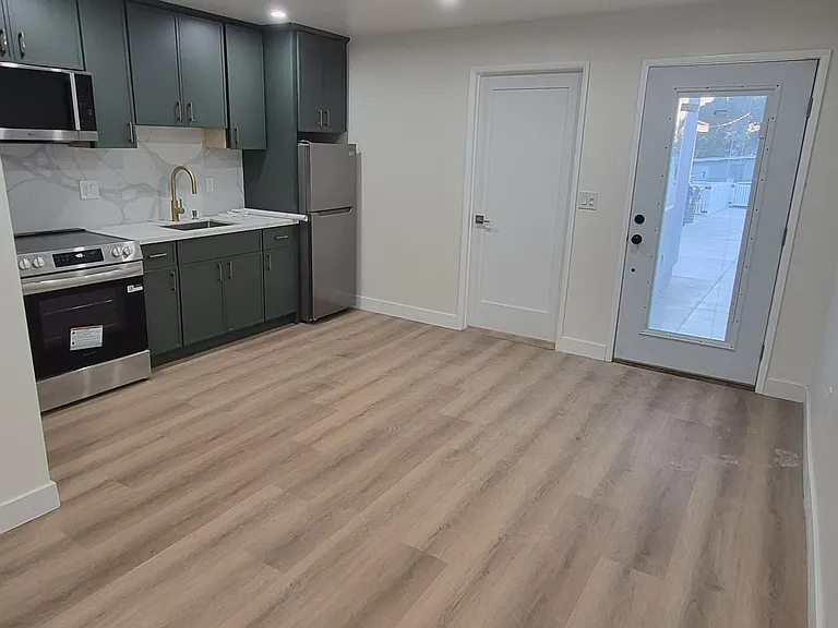 10832 1/2 Odell Ave — Photo 6