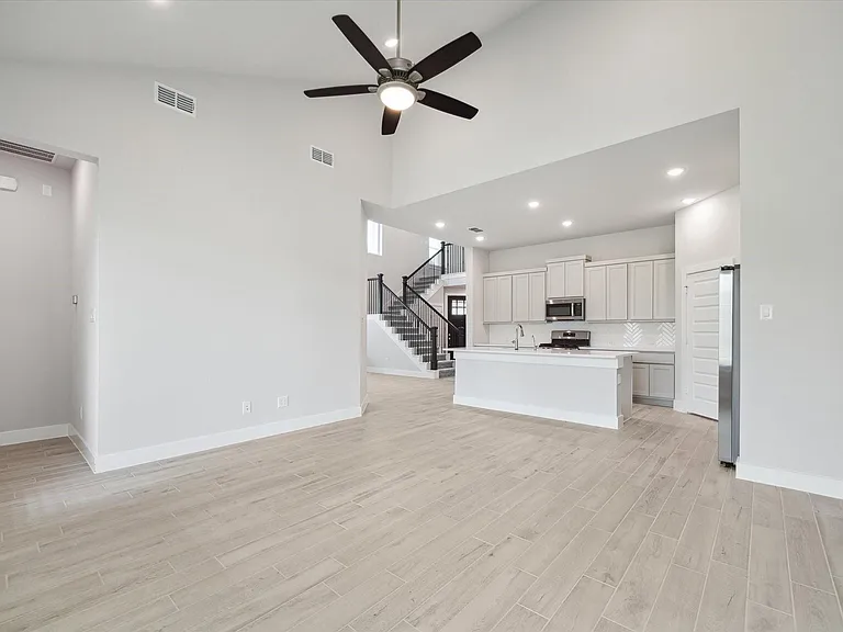2418 Russet Forest Dr — Photo 8