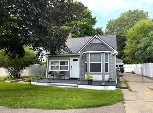 895 Glaspie Rd, Oxford, MI 48371