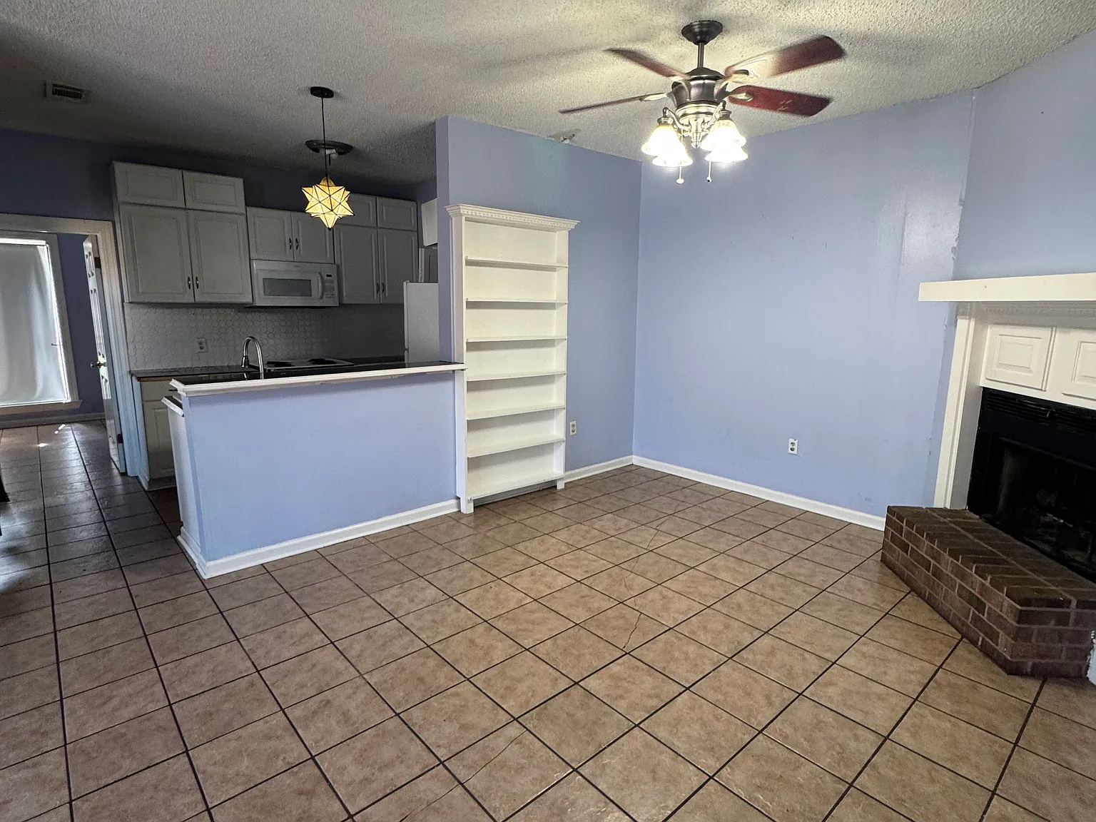 2 bed, 1100 sqft, $985 — Photo 4