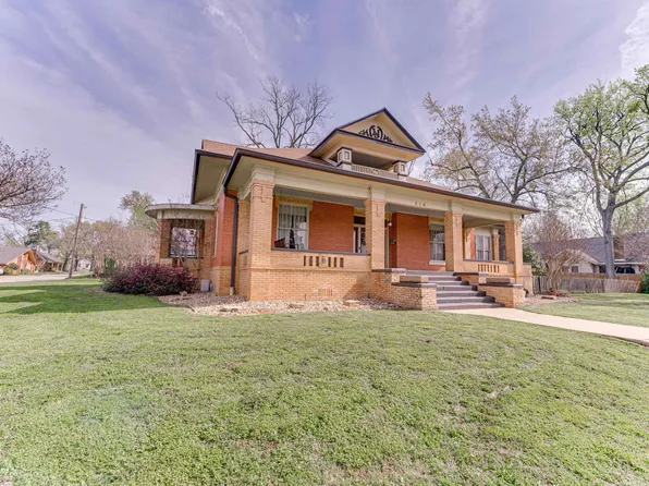 210 W Elm St, Winnsboro, TX 75494