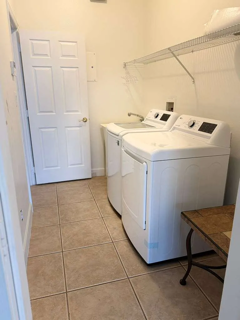 5 bed, 3.5 bath, 3355 sqft, $3,700 — Photo 4