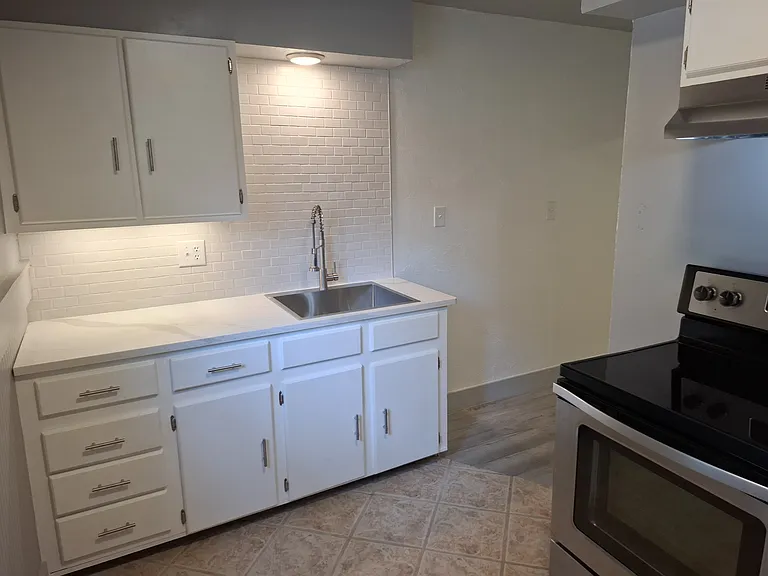 808 E Apache St #C — Photo 2