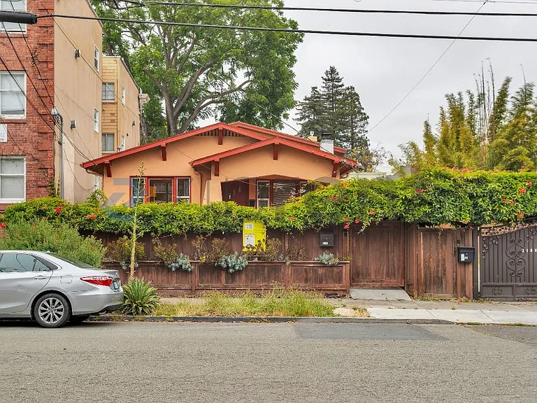 2145 Grant St — Photo 4