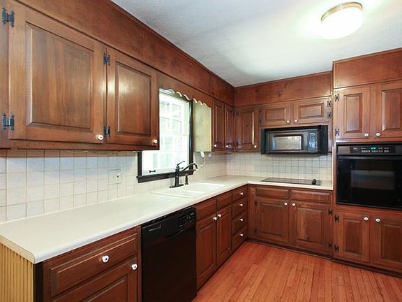 3rd image of 353 Highview Dr SE