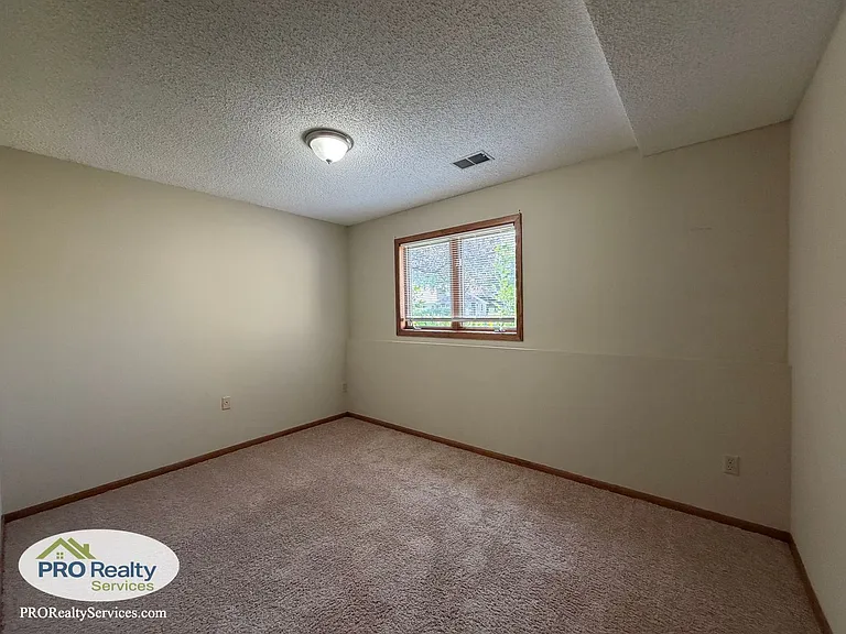 5642 Royal Oaks Dr — Photo 18