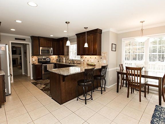 4th image of 2698 S Arbor Dr