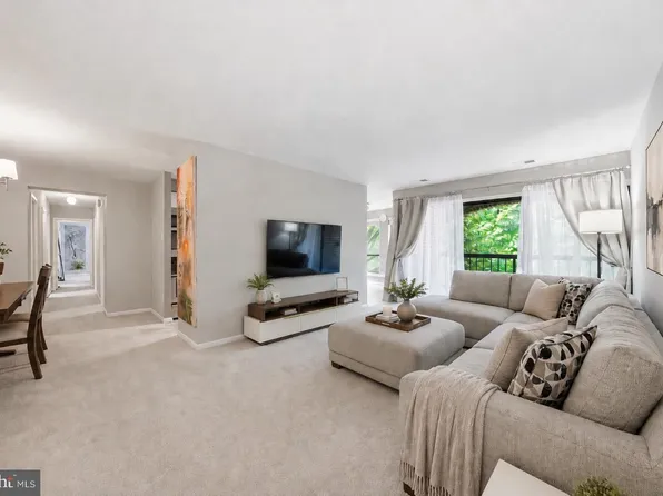 11252 Chestnut Grove Sq APT 248, Reston, VA 20190