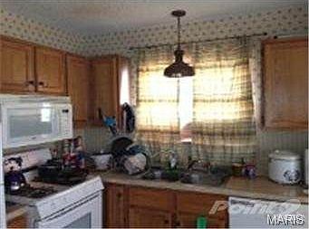 3rd image of 218 Highland Village Dr