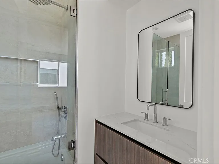 13942 Vanowen St #13942 — Photo 17