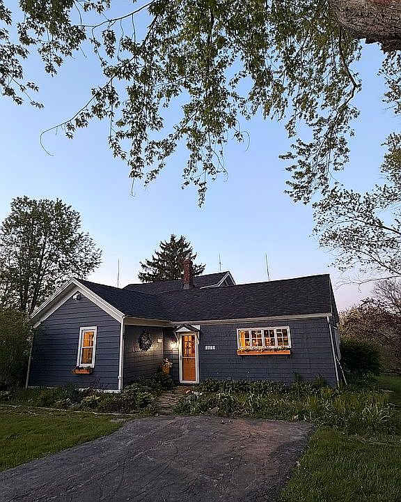 1st image of 3873 Eckhardt Rd